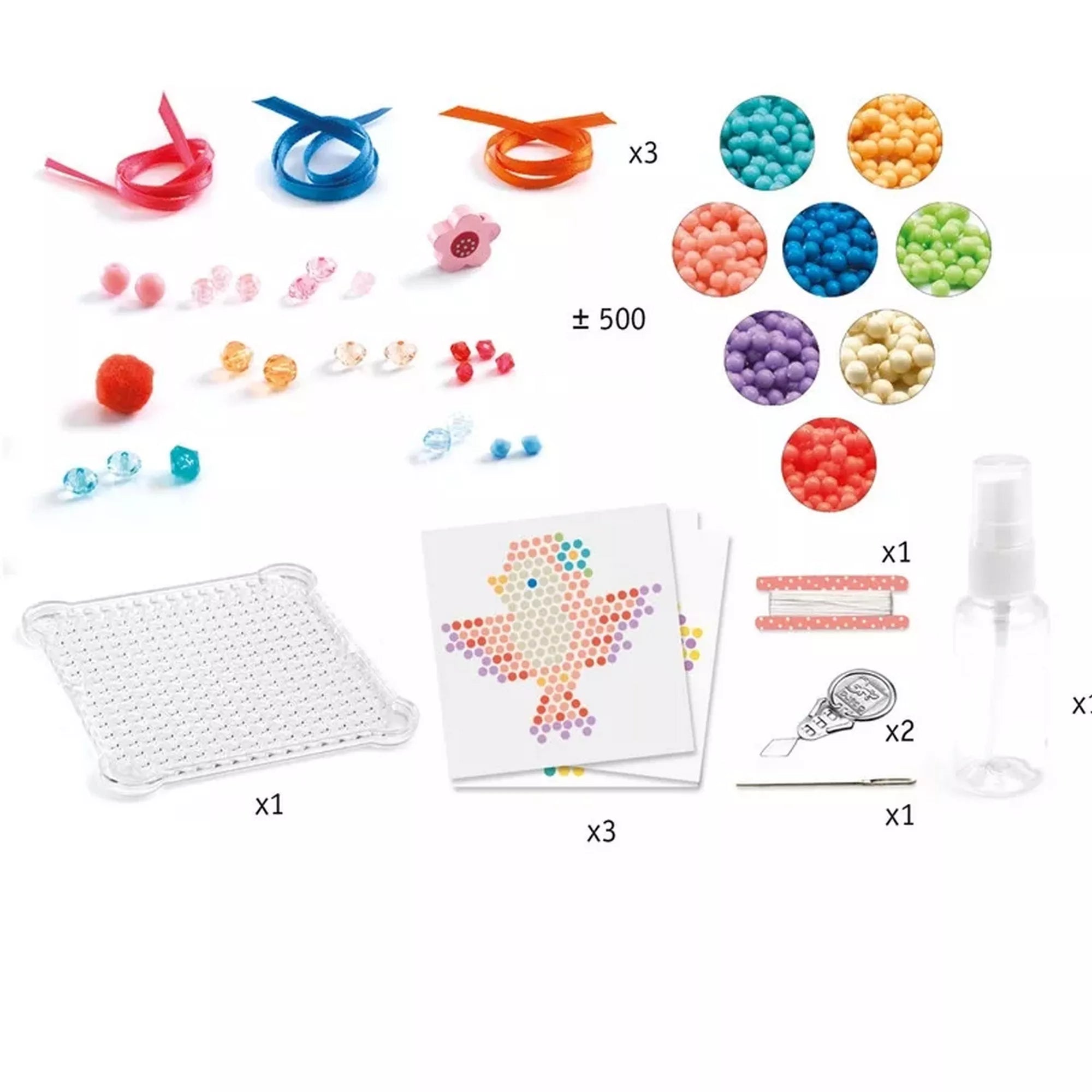 Djeco Artistic Aqua Country Charm készlet tartalma: színes gyöngyök, permetező, mintalapok, tervezőlap, szalagok és díszítőelemek