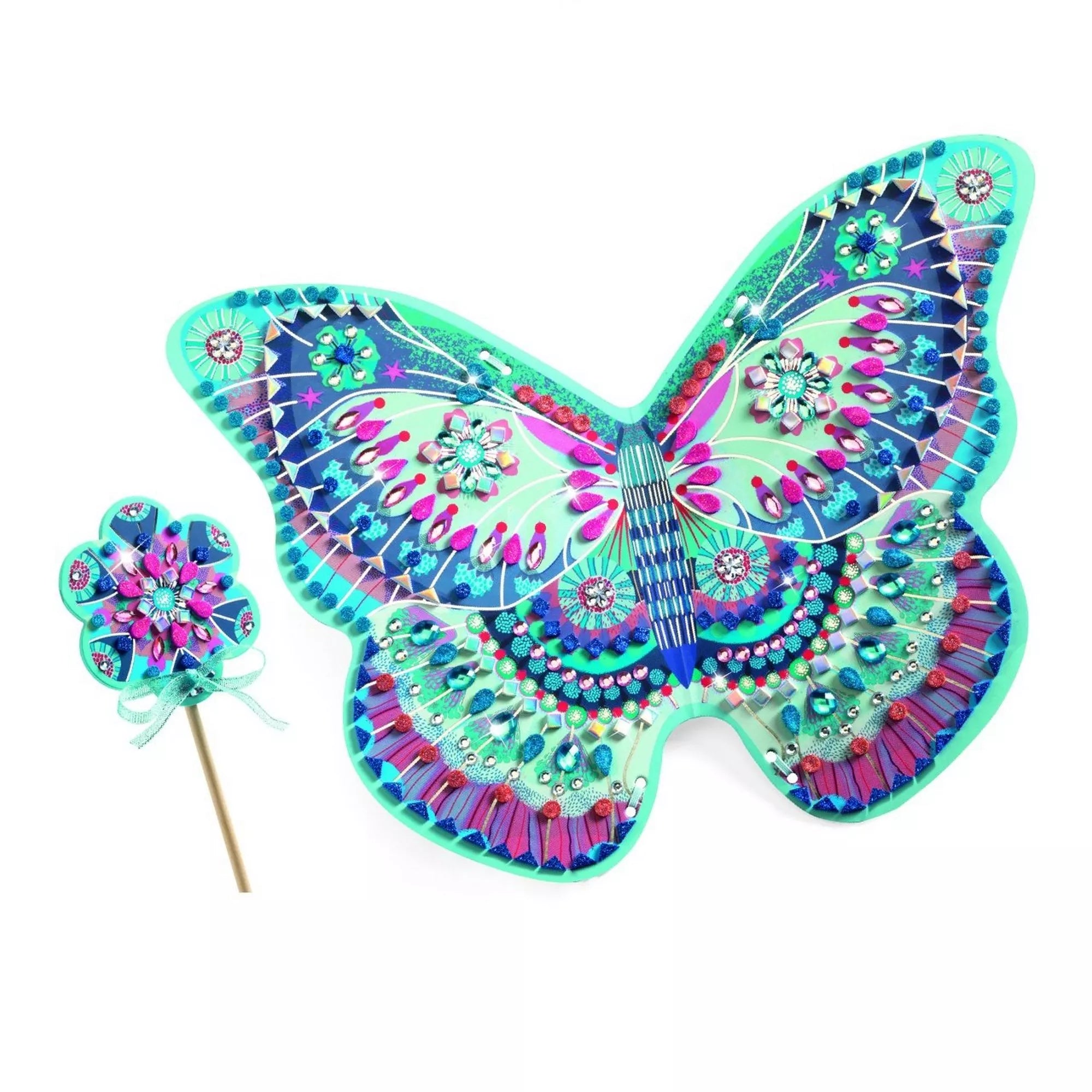 Djeco Szárnyak és varázspálca készlet tartalma – Kék-lila árnyalatú, pillangó formájú kartonszárny és virág alakú varázspálca, csillogó kövekkel és díszekkel.