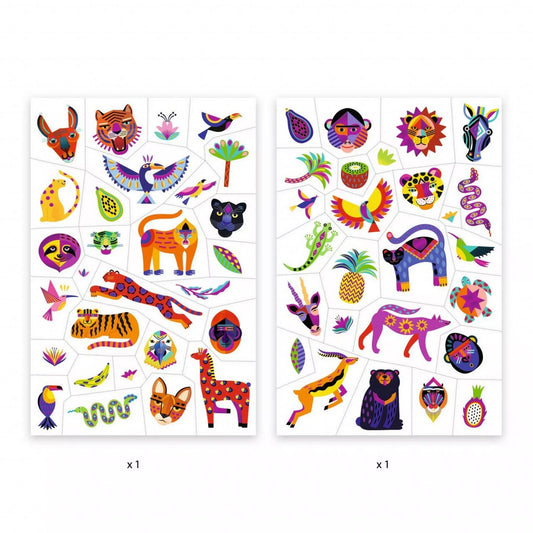 A Djeco Wild Beauty tetováláskészlet két íve, több mint 50 különböző mintával. A színes állatfigurák között tigris, majom, zsiráf, papagáj, kígyó és ananász is megtalálható, mind élénk, fémes árnyalatokkal.