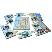 Glória társasjáték játéktábla és kirakós szerű játékelemek bibliai jelenetekkel.