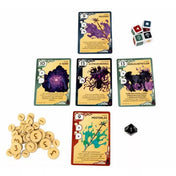 Kinfire Delve – Kárhozat börtöne kártyák közelről, különböző képességek és kihívások illusztrációival, dobókockákkal és fa jelölőkkel