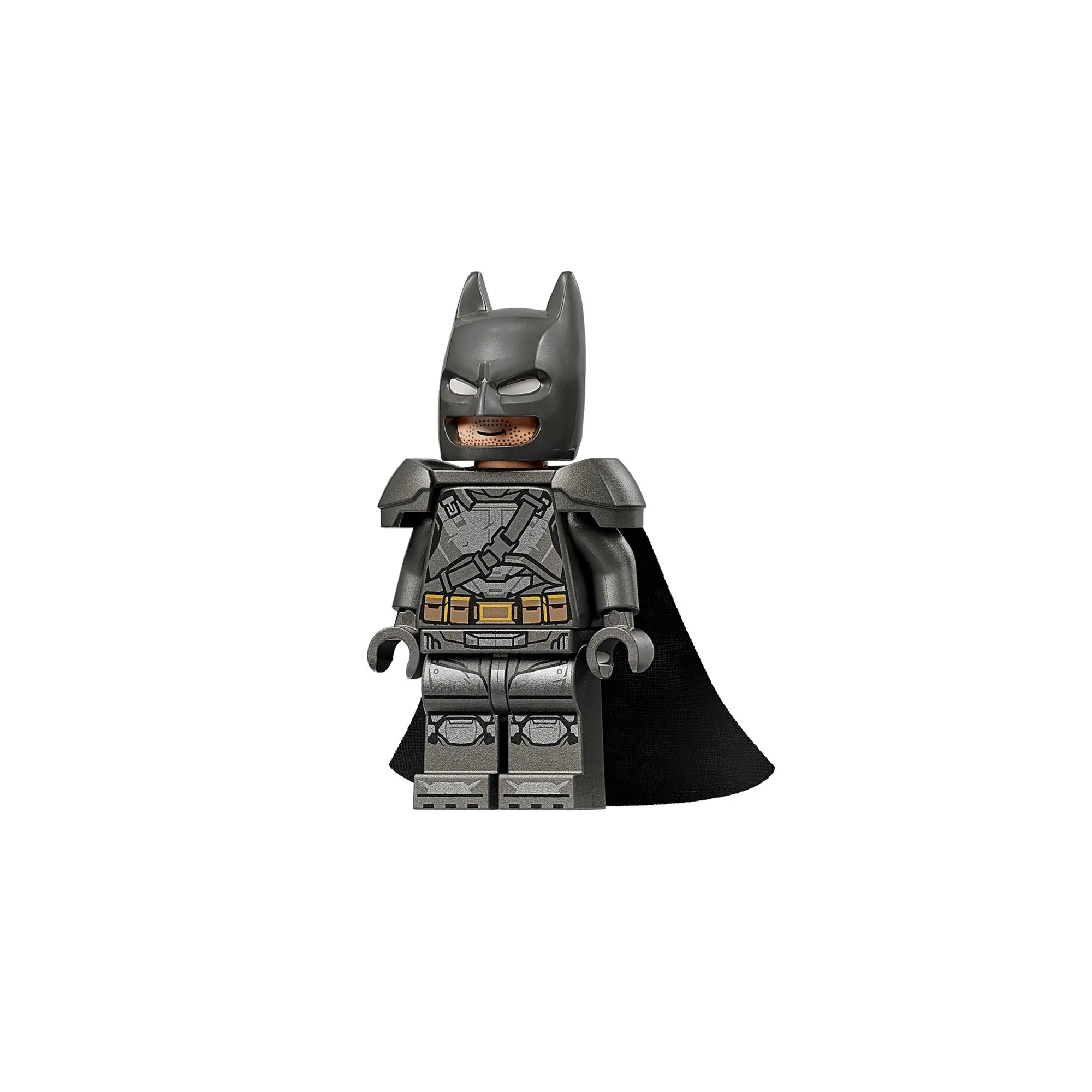 LEGO Batman minifigura közelről, páncélozott Batman karakter szövett köpennyel a Batmobile készletből.