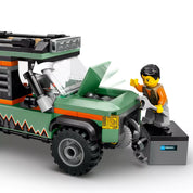  LEGO City 4x4-es off-road terepjáró 60447 - felnyitható motorháztető és működő csörlő az izgalmas játékhoz.