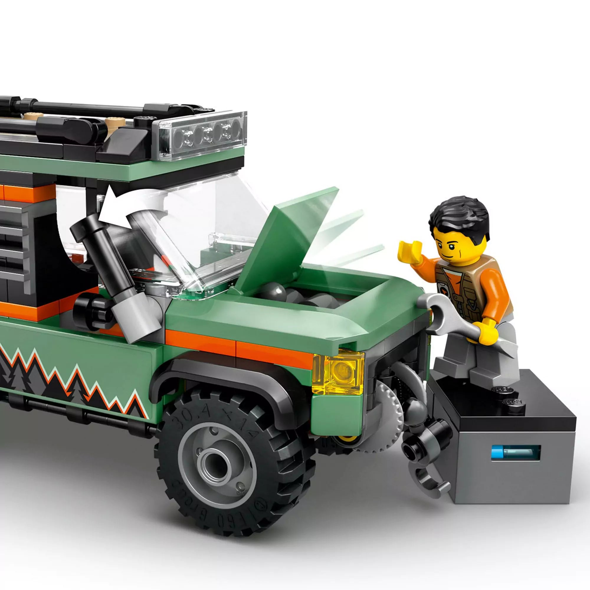  LEGO City 4x4-es off-road terepjáró 60447 - felnyitható motorháztető és működő csörlő az izgalmas játékhoz.