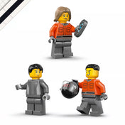 LEGO City 60493 minifigurák, Audi pilóta és két boxutcai szerelő F1 felszereléssel.