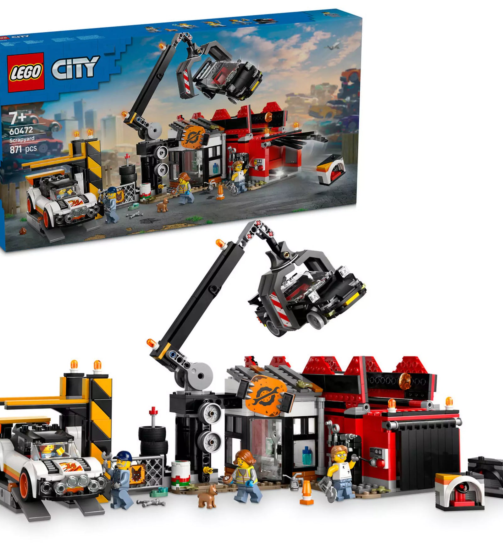 LEGO City Roncstelep autókkal 60472 összkép - Teljes LEGO City Roncstelep autókkal (60472) szett, bemutatva az autóbontót, a járműveket és a minifigurákat akció közben.