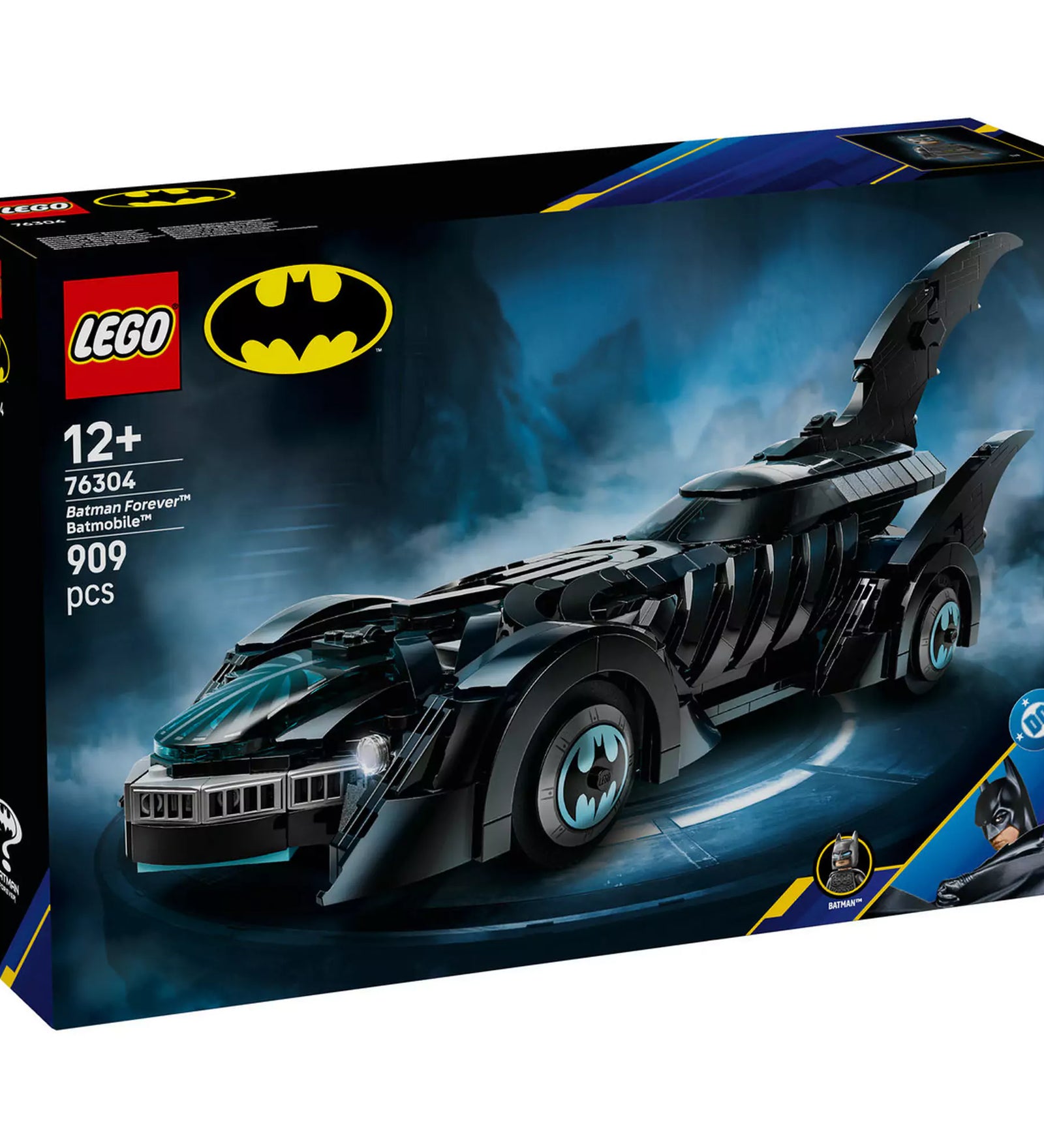 LEGO DC Super Heroes: Mindörökké Batman Batmobile (76304) dobozkép, a legendás fekete Batmobil a ködből előtűnve, 909 elemből építhető modell.