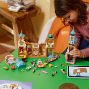 LEGO Disney: Aranyhaj kastélya 43297, 676 darabos készlet nyitott belső terekkel, szobákkal, kiegészítőkkel és digitális építési útmutatóval játék közben.