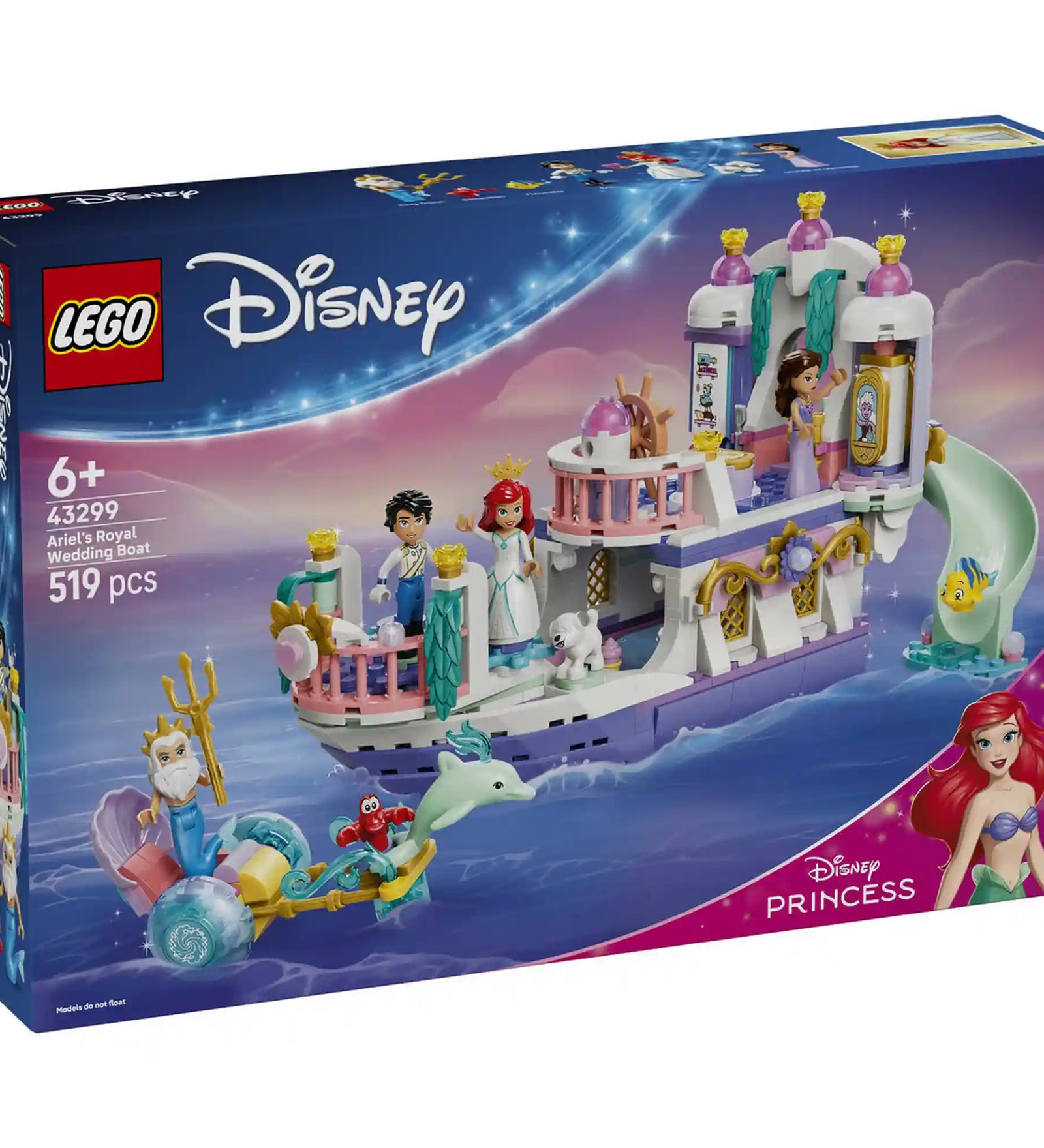 LEGO Disney: Ariel esküvői hajója 43299, 519 darabos készlet dobozképe a részletgazdag királyi esküvői hajóval és A kis hableány szereplőivel.