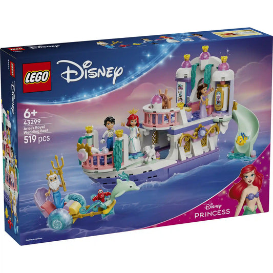LEGO Disney: Ariel esküvői hajója 43299, 519 darabos készlet dobozképe a részletgazdag királyi esküvői hajóval és A kis hableány szereplőivel.