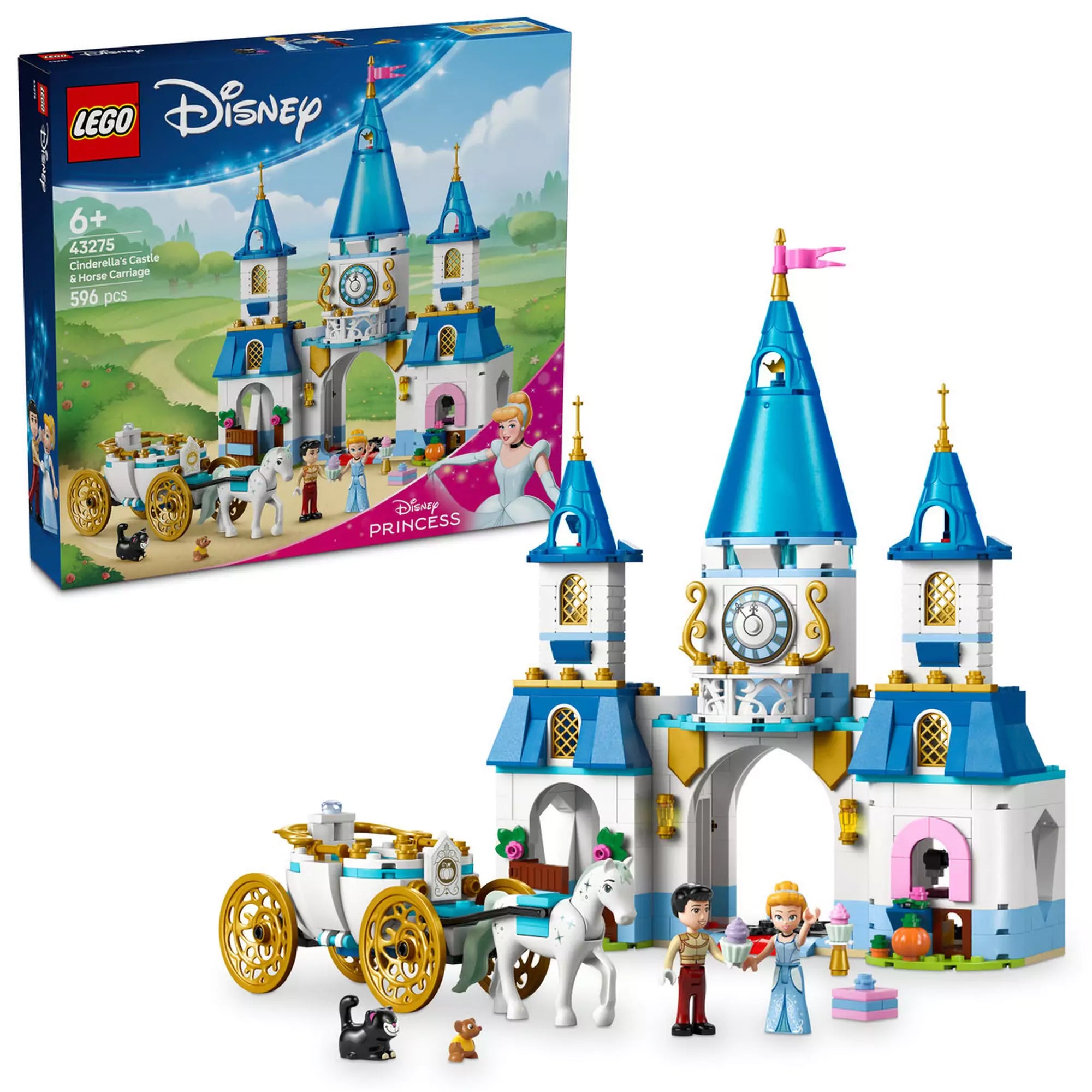  LEGO Disney Hamupipőke kastélya és hintója 43275 készlet doboza és felépített modellje együtt, bemutatva az összes játékelemet és szereplőt.