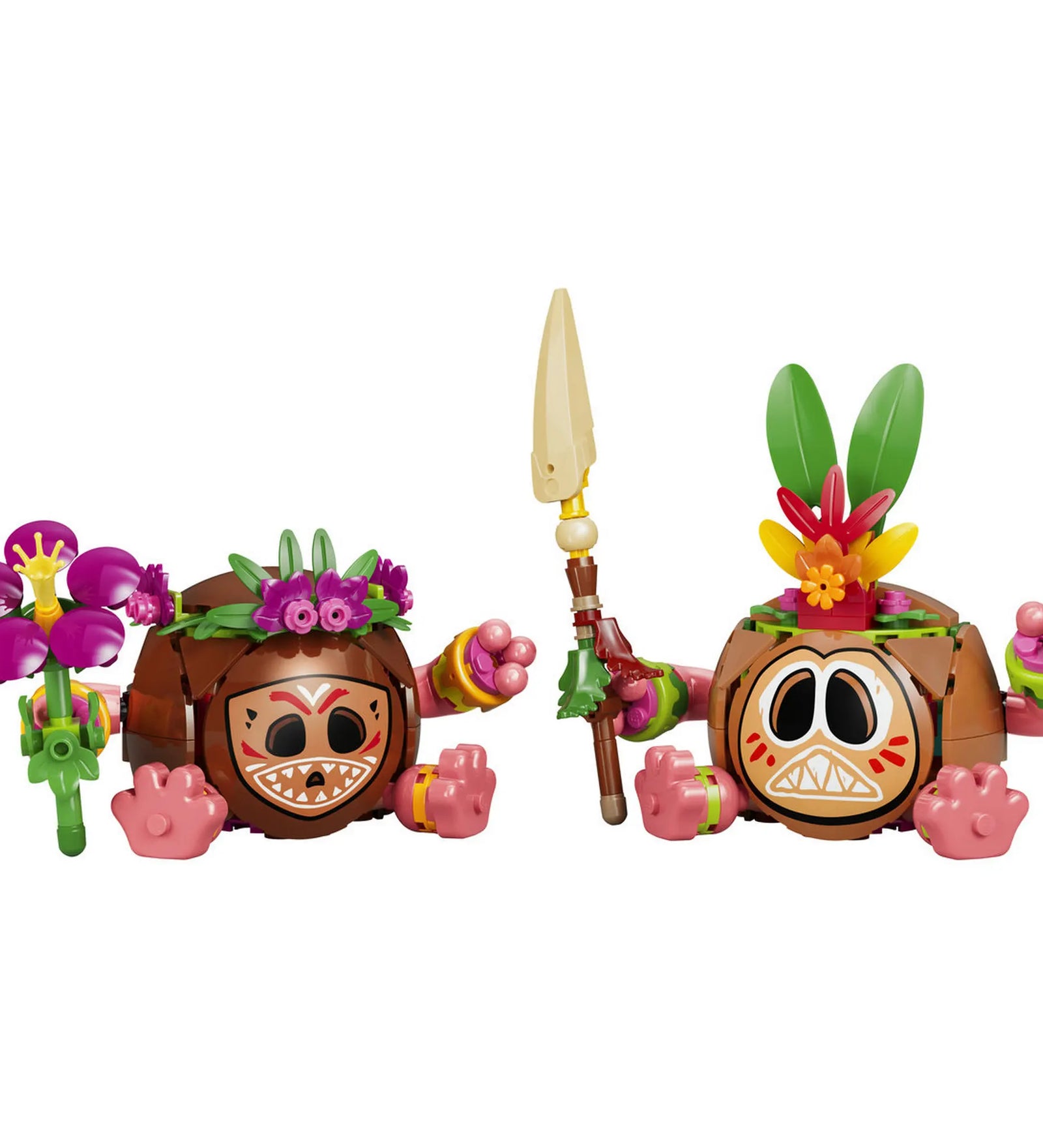 LEGO Disney: Kakamora 43293, 407 darabos készlet megépített modellje két részletgazdag Kakamora figurával, virágos dekorációval, lándzsával és cserélhető arckifejezésekkel.