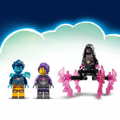 LEGO DREAMZzz 71512 minifigurák közeli képe, hős karakterekkel és rémálom-lényekkel, fehér háttéren