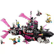 LEGO DREAMZzz 71500 közelkép a teljes készletről – cápa-tengeralattjáró, minifigurák és kiegészítők, köztük Z-Blob és három kiber szörnyecske.