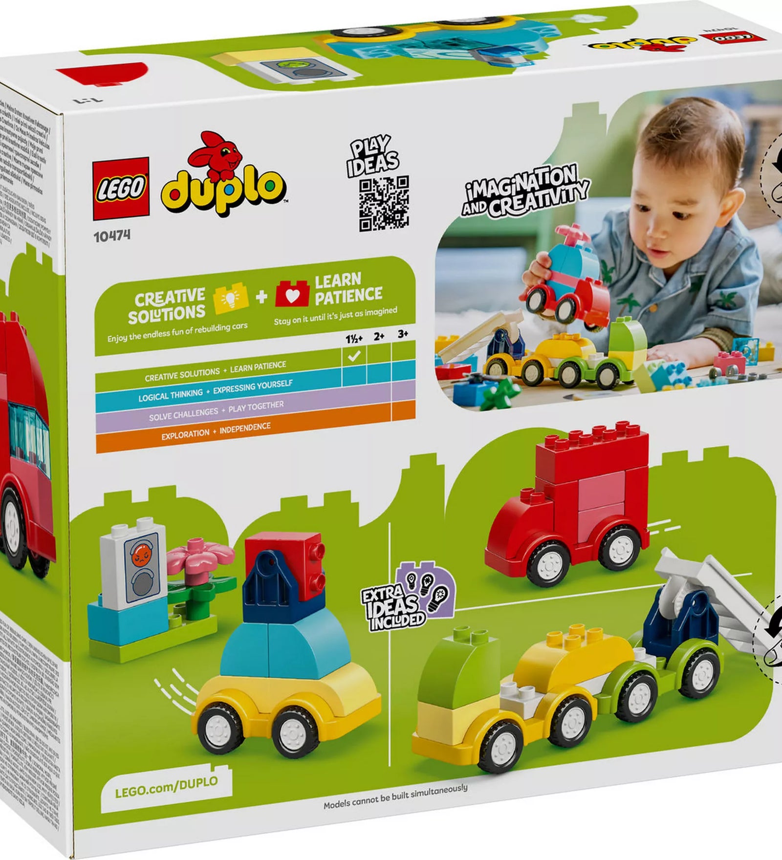 LEGO DUPLO Kreatív járművek (10474) készlet dobozának hátoldala, különböző megépíthető járműötletekkel, fejlesztési ikonokkal és játék közbeni életképpel, 1,5 éves kortól ajánlva.