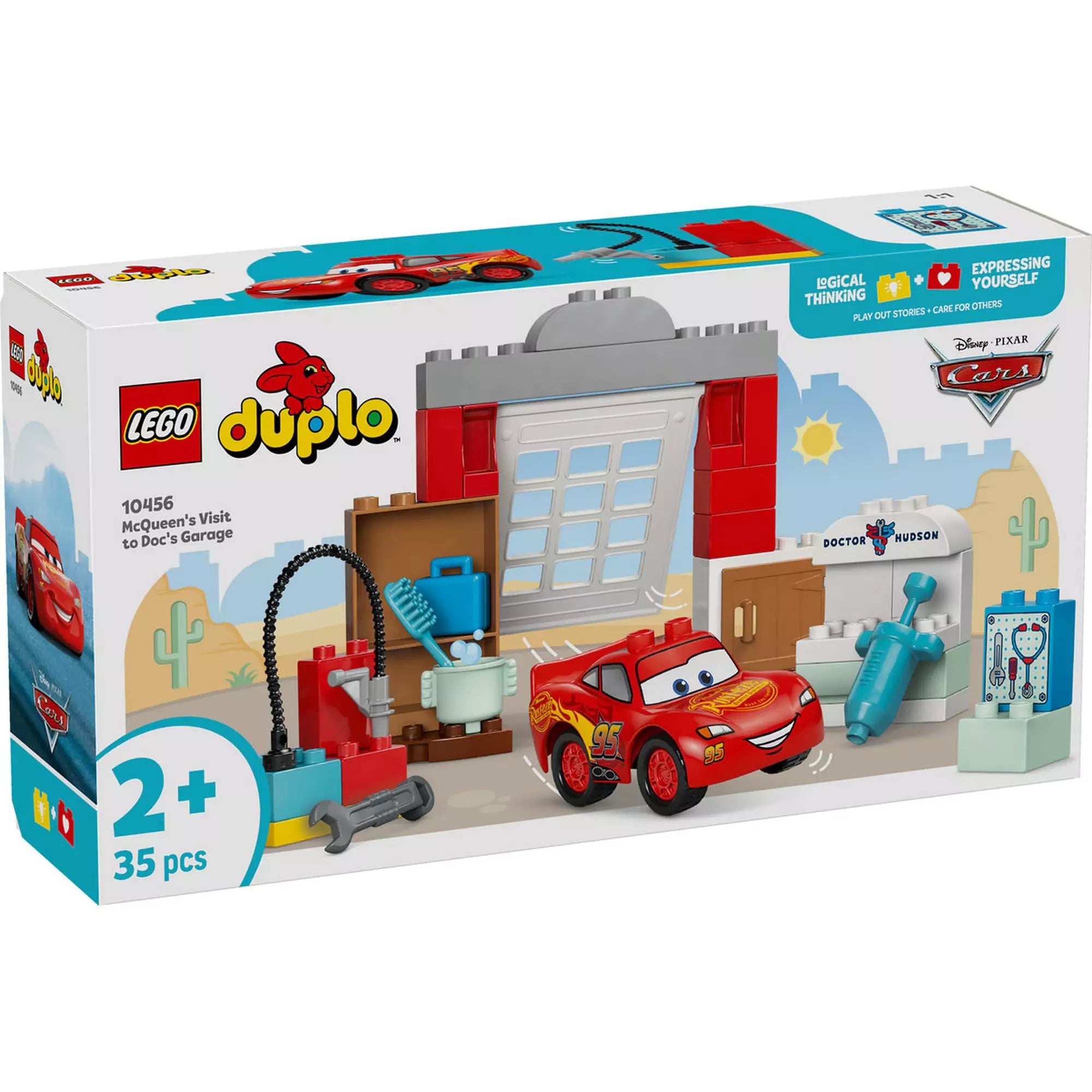  A LEGO DUPLO McQueen látogatása Doc garázsában (10456) dobozának előlapja, rajta a szerelhető garázsépület, Villám McQueen figura és különböző szerelőeszközök.