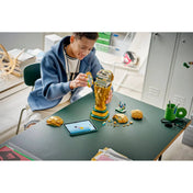 LEGO Editions: A FIFA labdarúgó-világbajnokság hivatalos trófeája, 43020, 2842 darabos készlet építés közben, a LEGO trófea modell összeállítása.