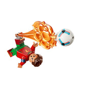 LEGO Cristiano Ronaldo minifigura akció közben, ollózó mozdulattal rúgott labda effekt, arany lövés animáció részlet
