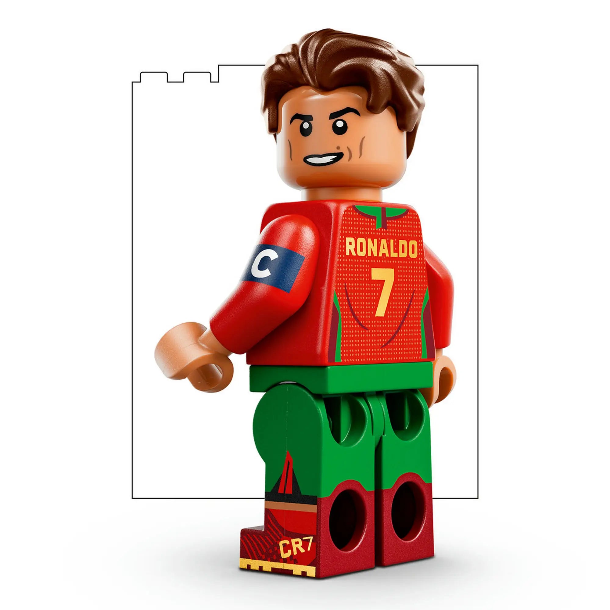LEGO Cristiano Ronaldo minifigura közelről, portugál mezben, 7-es számmal és kapitányi karszalaggal