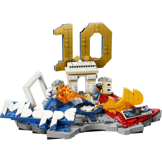 LEGO Editions: Kylian Mbappé A futball legjobb pillanatai 43013 megépített modell kapuval, labdával és arany 10-es számmal.