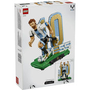 LEGO Lionel Messi – Futball-legenda (43015) hátoldali dobozkép, amely bemutatja a készlet alternatív futópózos építési lehetőségét és a 2 az 1-ben kialakítást.