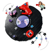 LEGO Editions: Olivia Rodrigo bakelitlemez 43028, 360 darabos – Fekete LEGO bakelitlemez forgatható lila lemezzel, megafonnal és Olivia Rodrigo minifigurával.