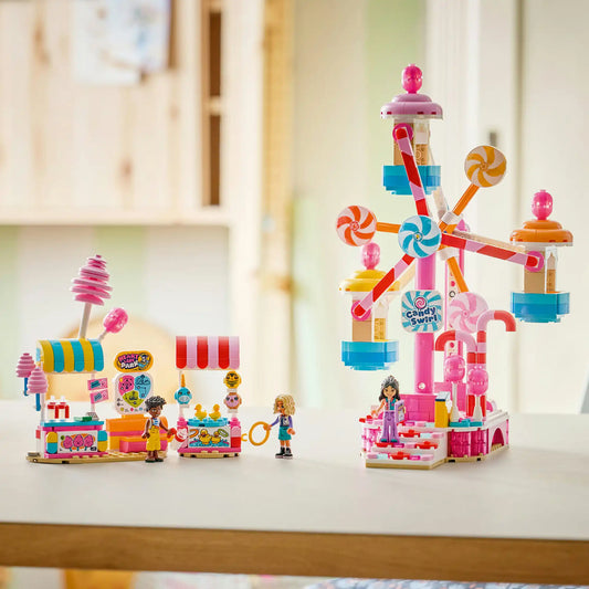 LEGO Friends: Cukorkával és muffinnal díszített óriáskerék 42700, 602 darabos készlet teljes összeépített vidámparki jelenete színes óriáskerékkel, édességes standokkal és LEGO Friends minifigurákkal.
