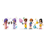 LEGO Friends: Hableányos hullámvasút 42703, 864 darabos készlet figurái és hableány szereplői, valamint a vidámparki látogatók és tengeri témájú karakterek.