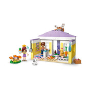 LEGO Friends nyuszipanzió kinyitva, belső szobákkal, etetőkkel, ágyakkal és játék kiegészítőkkel