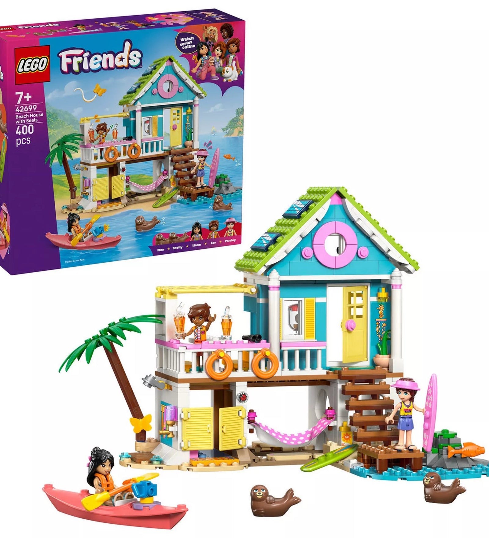 LEGO Friends Fókás tengerparti ház (42699) építőjáték dobozképe, a megépített tengerparti ház minibaba figurákkal, fókákkal, kajakkal és szörfdeszkával