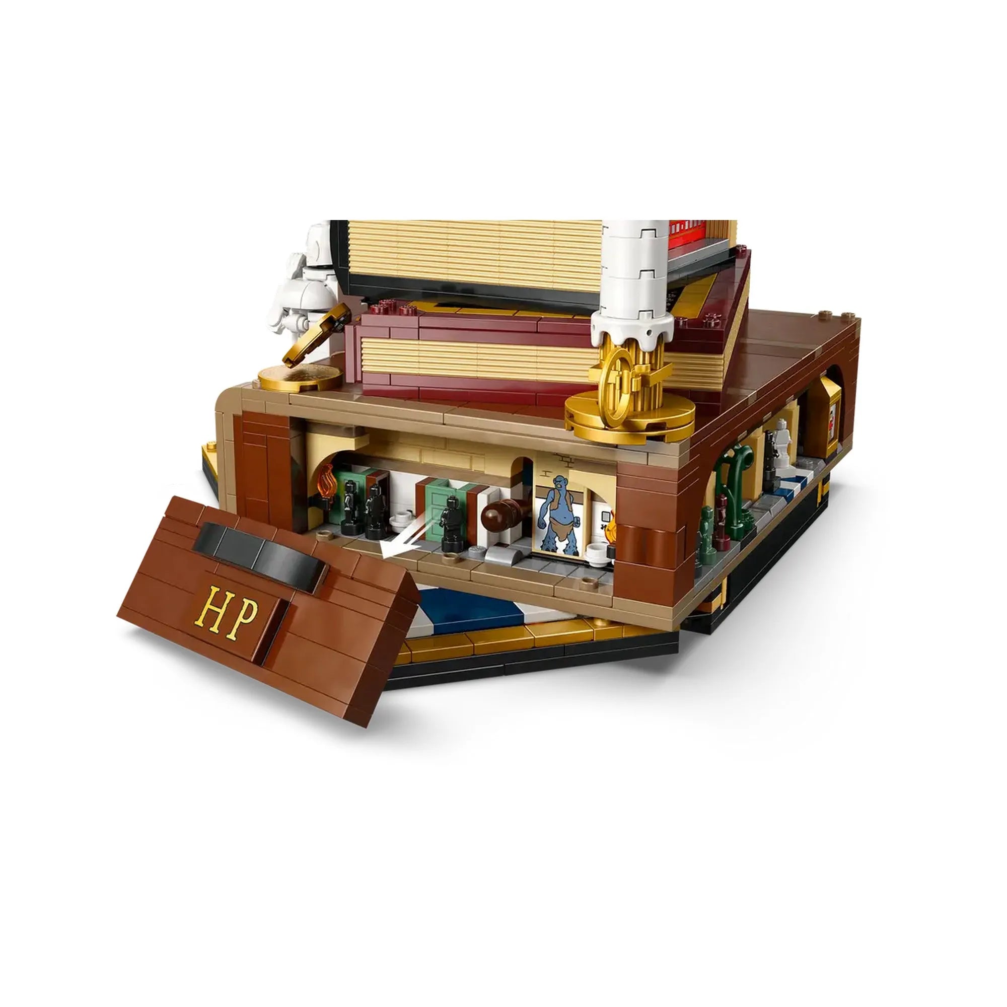 LEGO Harry Potter: A bölcsek köve, gyűjtői kiadás 76466, 1571 darabos – A modell hátoldala, kinyitható rekeszekkel és rejtett filmes elemekkel.