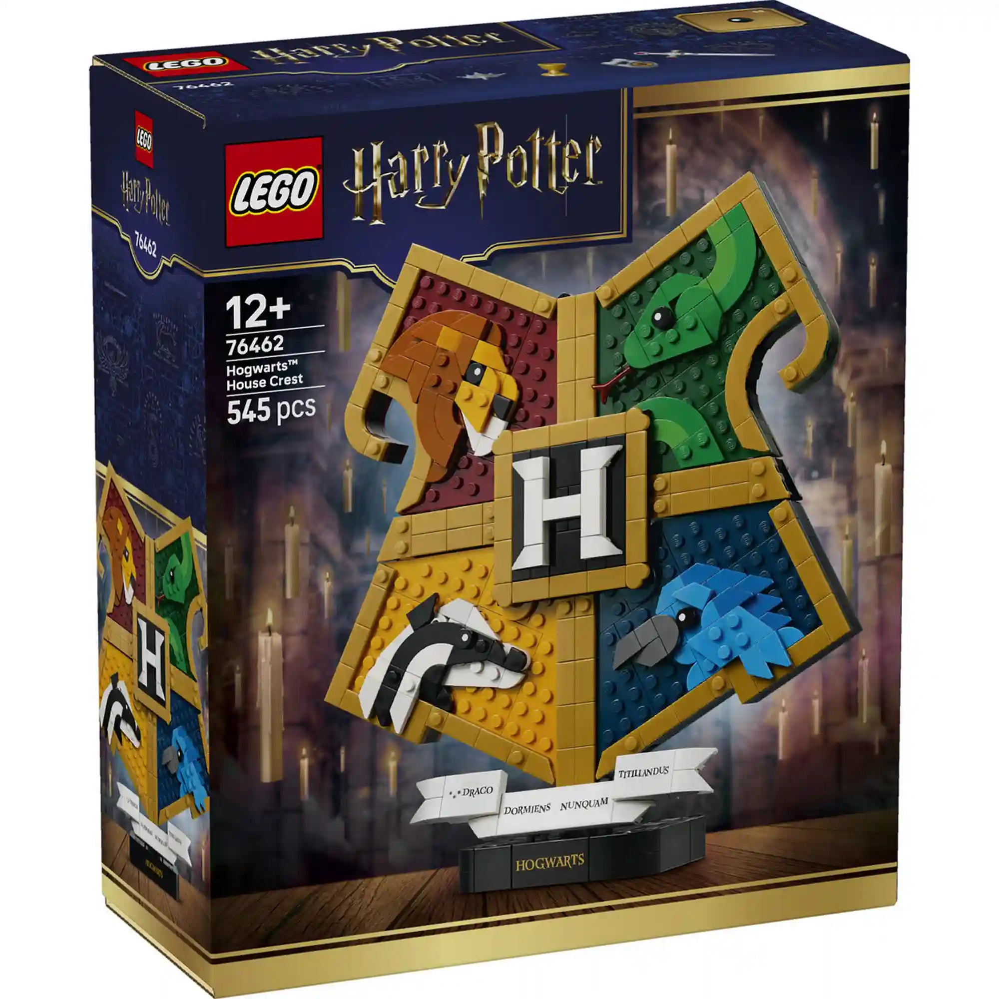 LEGO Harry Potter: A Roxfort címere 76462, 545 darabos készlet elülső dobozképe, a kiállítható Roxfort-címer modellel és a Harry Potter gyűjtői dizájnnal.