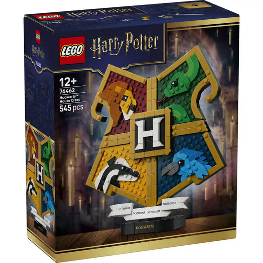 LEGO Harry Potter: A Roxfort címere 76462, 545 darabos készlet elülső dobozképe, a kiállítható Roxfort-címer modellel és a Harry Potter gyűjtői dizájnnal.