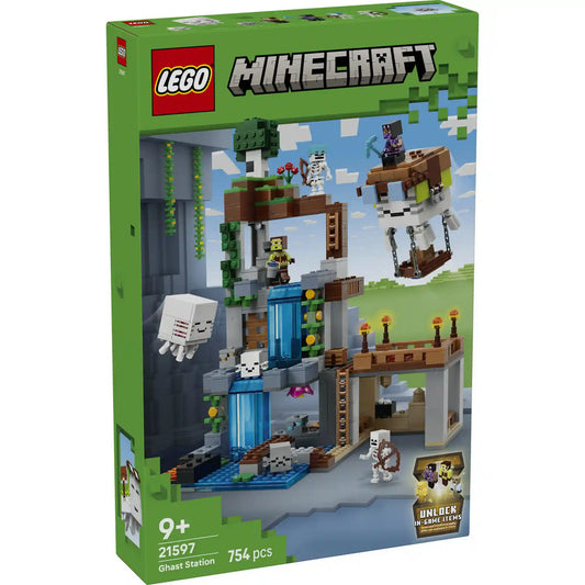 LEGO Minecraft Szellemkikötő (21597) készlet doboza elölnézetből. A csomagolás a 754 elemes Minecraft kalandkészletet és a játékbeli bónusz tartalom lehetőségét mutatja be.