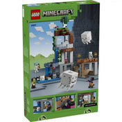 A LEGO Minecraft Szellemkikötő (21597) készlet hátoldala, amely bemutatja a játéklehetőségeket, a karaktereket és a Minecraft világából ismert interaktív funkciókat.