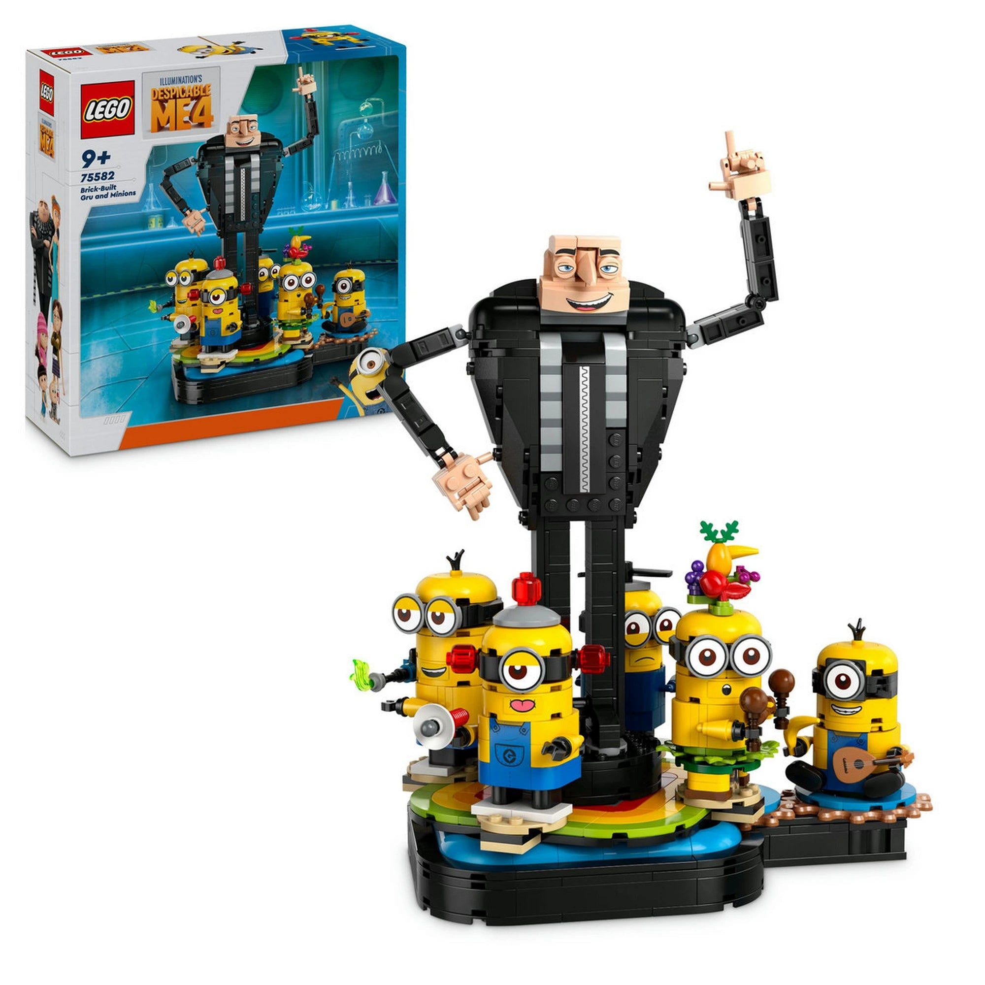 LEGO Minions Kocka Gru és minyonok (75582) – a doboz és a teljesen felépített modell, Gru és a táncoló minyonok színes platformon.