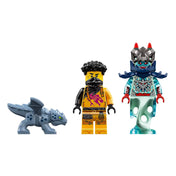 LEGO Ninjago: Arin Spinjitzu harci robotja (71839) készlet három figurája közelről: Arin, egy szellemharcos és a kis Bebe Riyu sárkány.