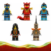 A LEGO NINJAGO Jay átalakuló járműve készlet minifigurái fehér háttéren: Jay kék ruhában, vörös sárkányharcos, valamint két ellenséges karakter részletgazdag nyomtatással.