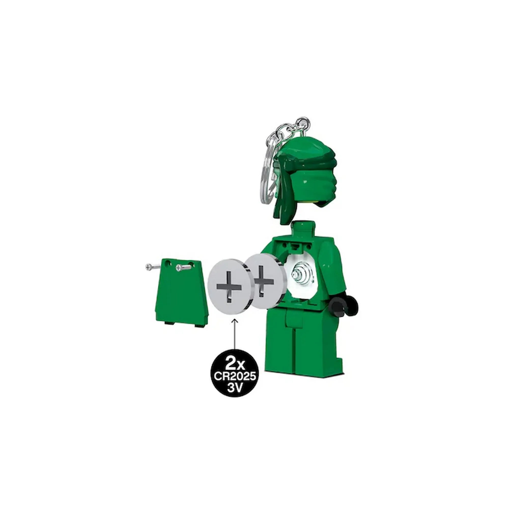 LEGO NINJAGO Lloyd világító kulcstartó hátulról, a nyitott elemtartó rekesszel és két CR2025 3V elemmel bemutatva a működését.