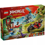 LEGO NINJAGO Harc a lombházban ninja járművekkel (71857) dobozképe, háromszintes ninja lombházzal, helikopterrel, piros ninja motorral és több minifigurával akciójelenetben.