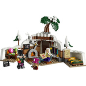 A LEGO One Piece: Dr. Hiriluk rejtekhelye 75641 összeépített modellje a három minifigurával és a részletgazdag rejtekhellyel.