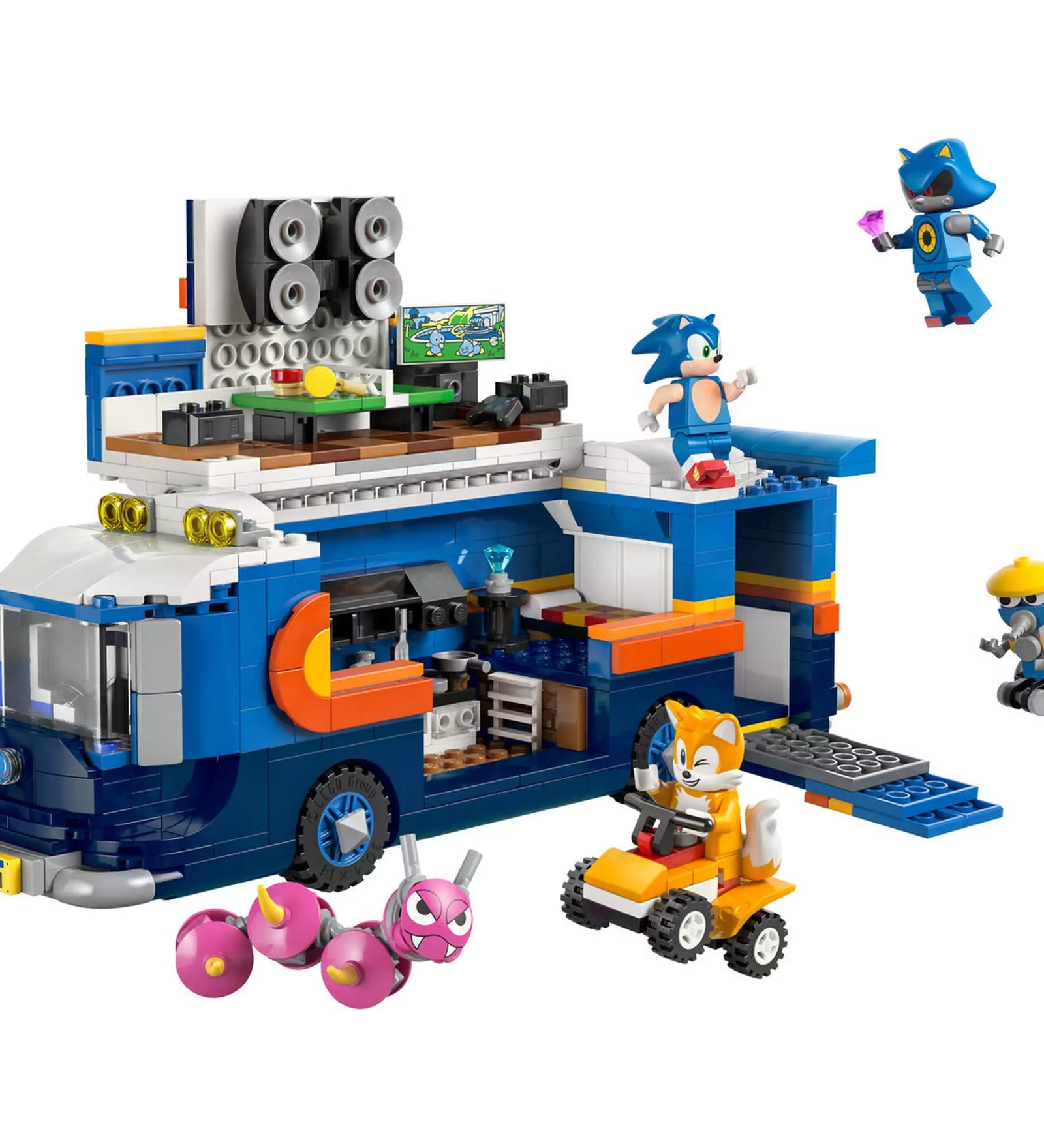LEGO Sonic the Hedgehog 77006 Team Sonic parancsnoki kamion kibontva, részletes belső térrel, járművekkel és figurákkal játék közben.