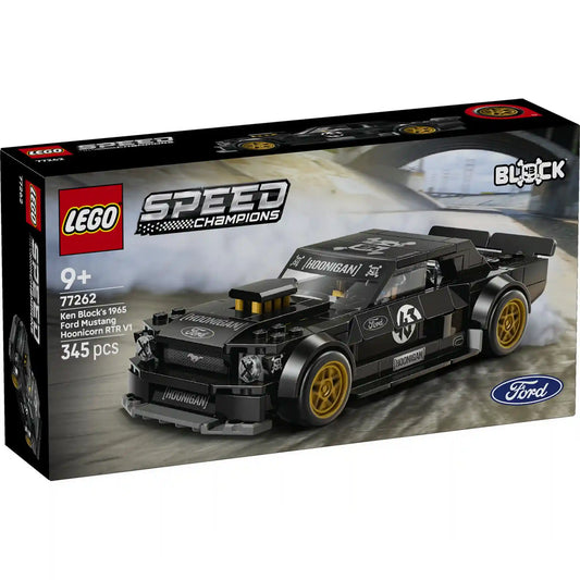 LEGO Speed Champions Ken Block '65 Ford Mustang Hoonicorn V1 (77262) eredeti dobozképe a teljes készlettel és Ford licenccel.