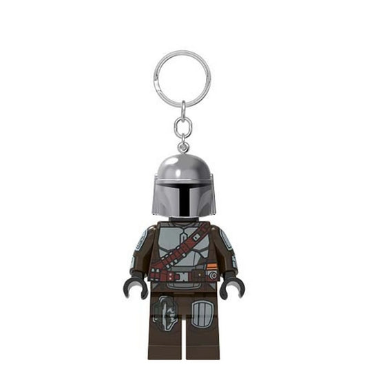 LEGO Mandalori LED-es kulcstartó részletes páncélzattal és ikonikus sisakkal, fém kulcskarikára rögzítve.