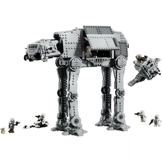 LEGO Star Wars 75454 szürke AT-AT lépegető nyitott oldalsó panellel, mellette INT-4 repülő járművel, siklómotorral és Star Wars figurákkal.