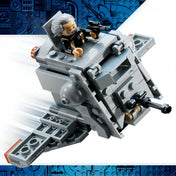 Szürke LEGO Star Wars INT-4 repülő jármű fehér hajú pilóta minifigurával, fekete fegyverrel és kihajtott szárnyakkal.