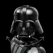 LEGO Star Wars Darth Vader (75439) forgatható fej funkció bemutatása fekete háttéren.