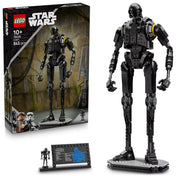 LEGO Star Wars: K-2SO biztonsági droid (75434) modell és doboz – a teljes készlet, a megépített droid, a talapzat, a minifigura és a doboz együtt.