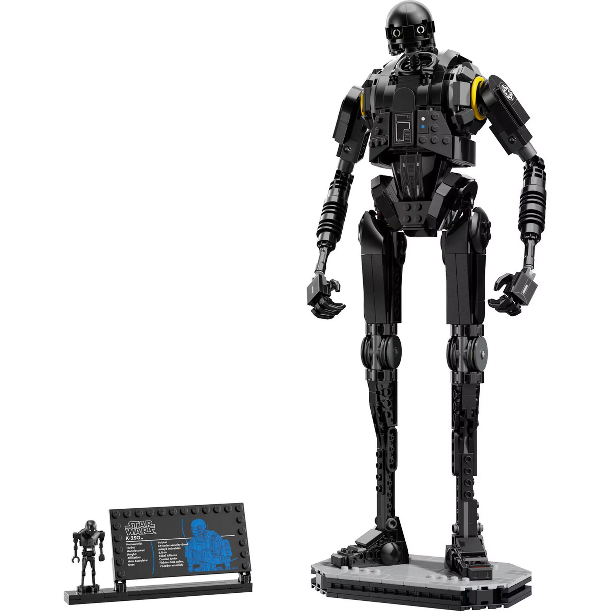LEGO Star Wars: K-2SO biztonsági droid (75434) teljes modell – a magas, fekete droid a talapzattal és az információs táblával.