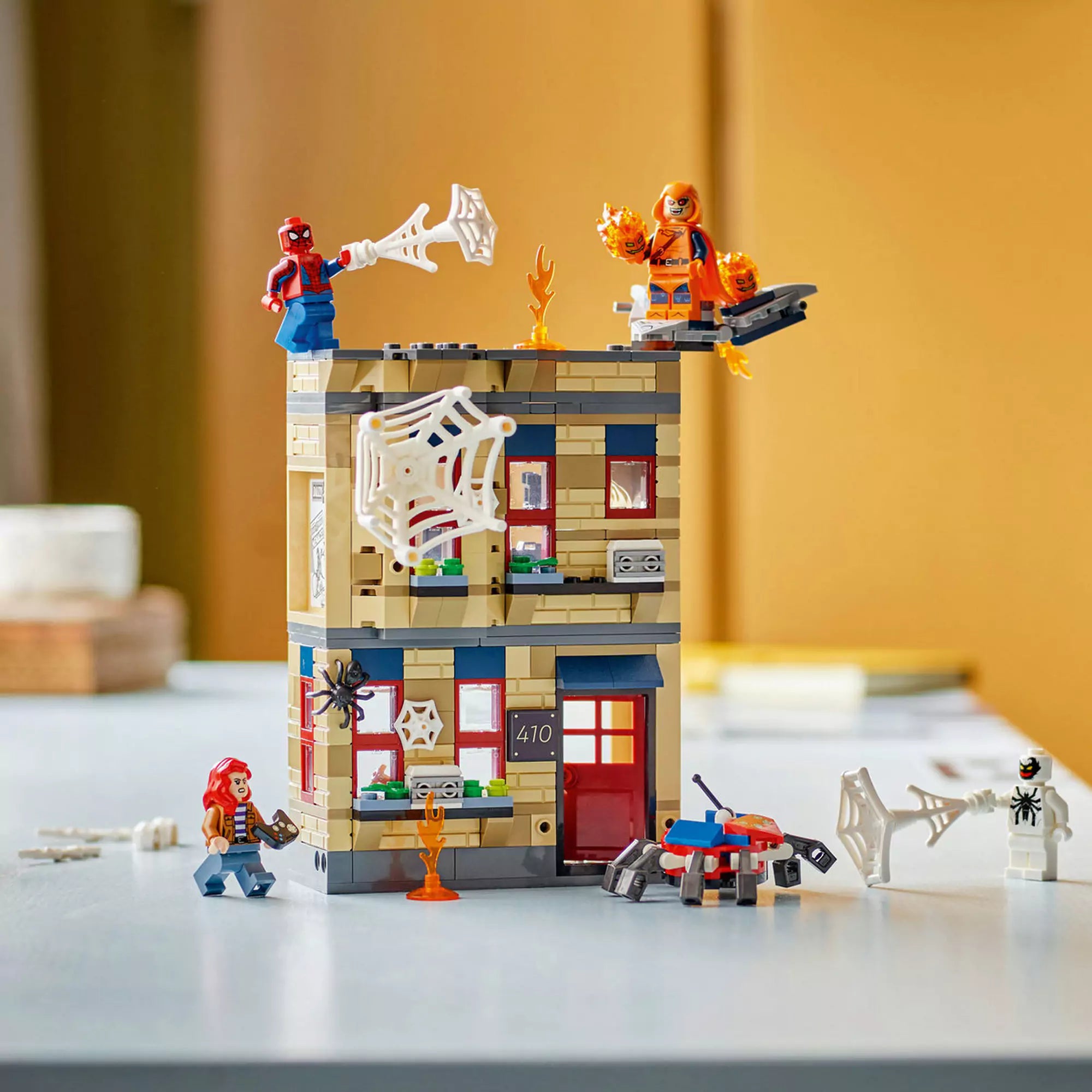 72043 LEGO Super Mario játékkép – A LEGO Super Mario: Mario Kart készlet bemutatója, LEGO Mario gokartban, pályaelemek és akadályok társaságában.